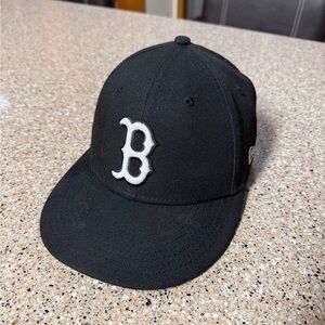 New Era Fitted Black Red Sox Hat 7 3/8
